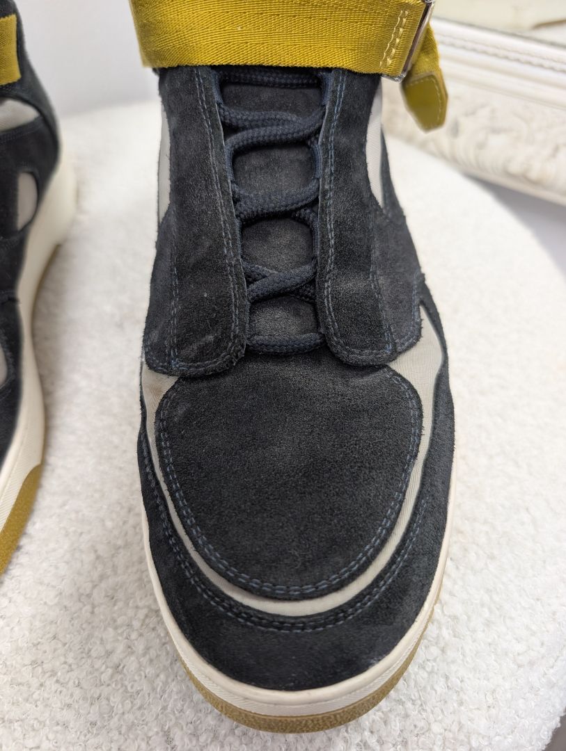 Louis Vuitton Rivoli Hightop Sneakers. Size 39.5.