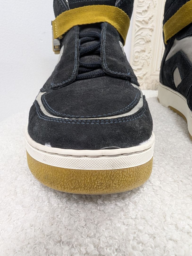 Louis Vuitton Rivoli Hightop Sneakers. Size 39.5.