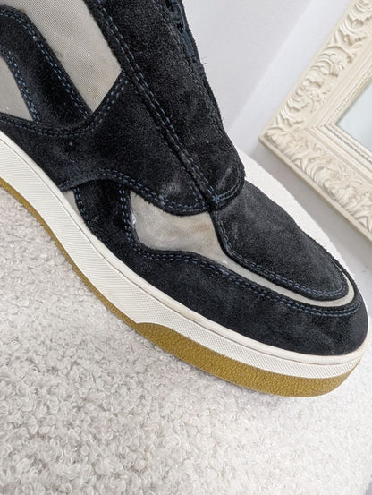 Louis Vuitton Rivoli Hightop Sneakers. Size 39.5.
