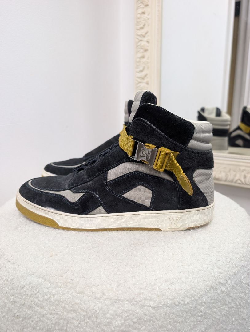 Louis Vuitton Rivoli Hightop Sneakers. Size 39.5.