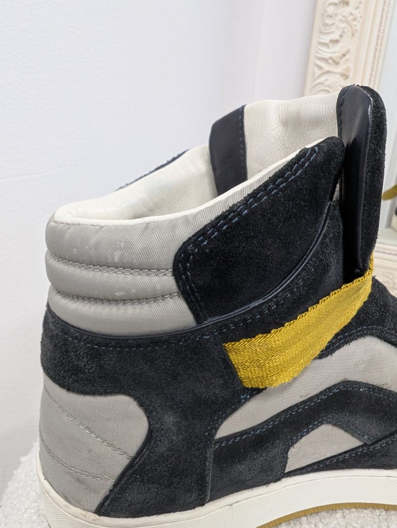 Louis Vuitton Rivoli Hightop Sneakers. Size 39.5.