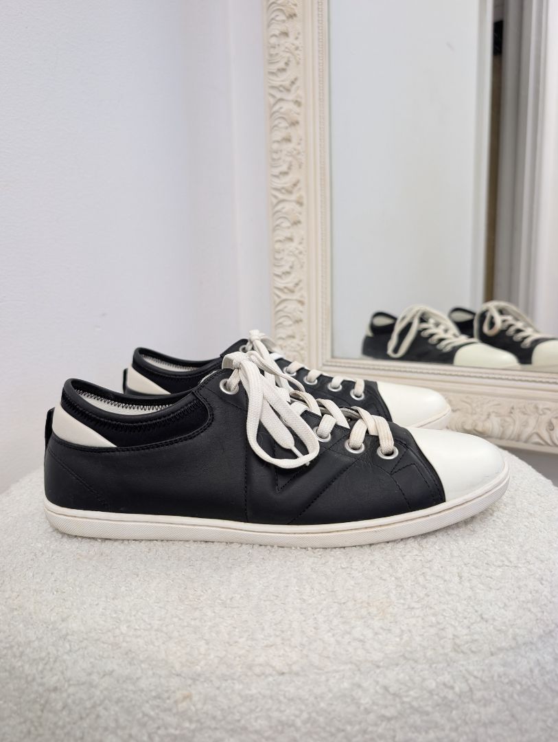 Louis Vuitton Black and White Leather Sneakers. Size 39.