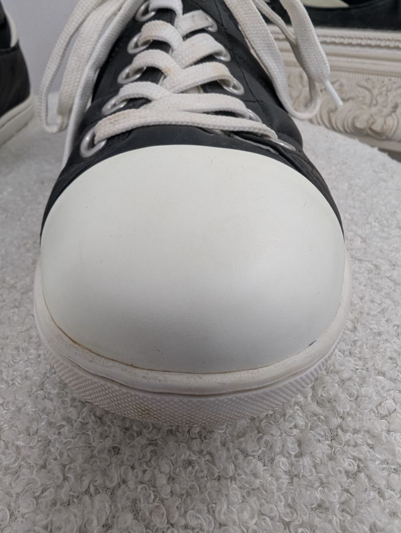 Louis Vuitton Black and White Leather Sneakers. Size 39.
