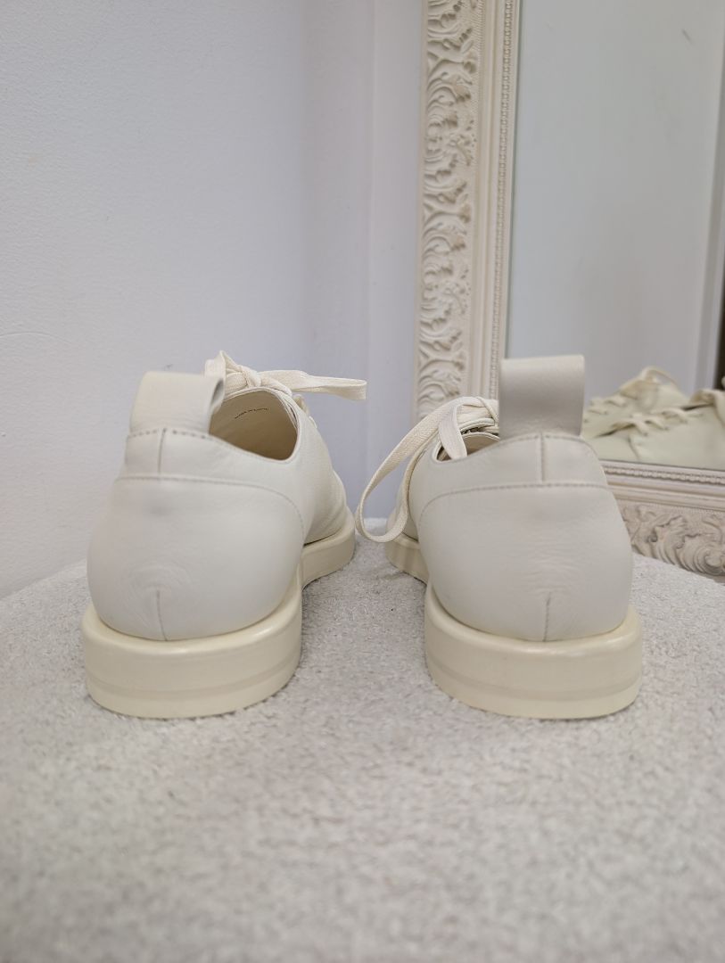 Alpha 60 Cream Square Toe Laceup Shoes. Size 40.