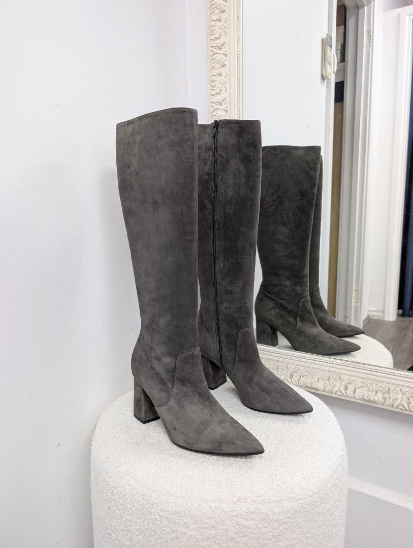 Fabio Rusconi Struzzo Grey Suede Boots. Size 39.