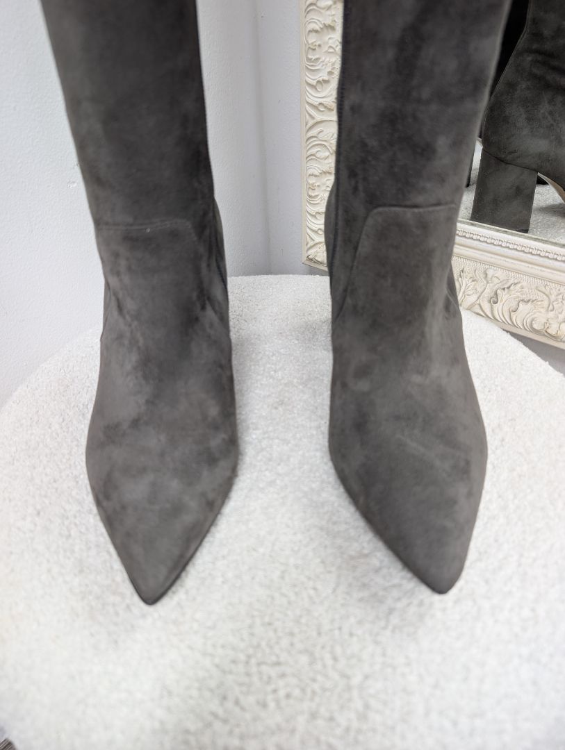 Fabio Rusconi Struzzo Grey Suede Boots. Size 39.