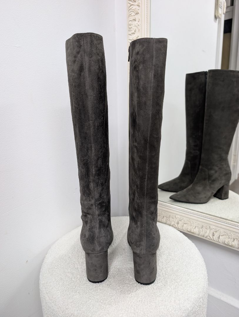 Fabio Rusconi Struzzo Grey Suede Boots. Size 39.