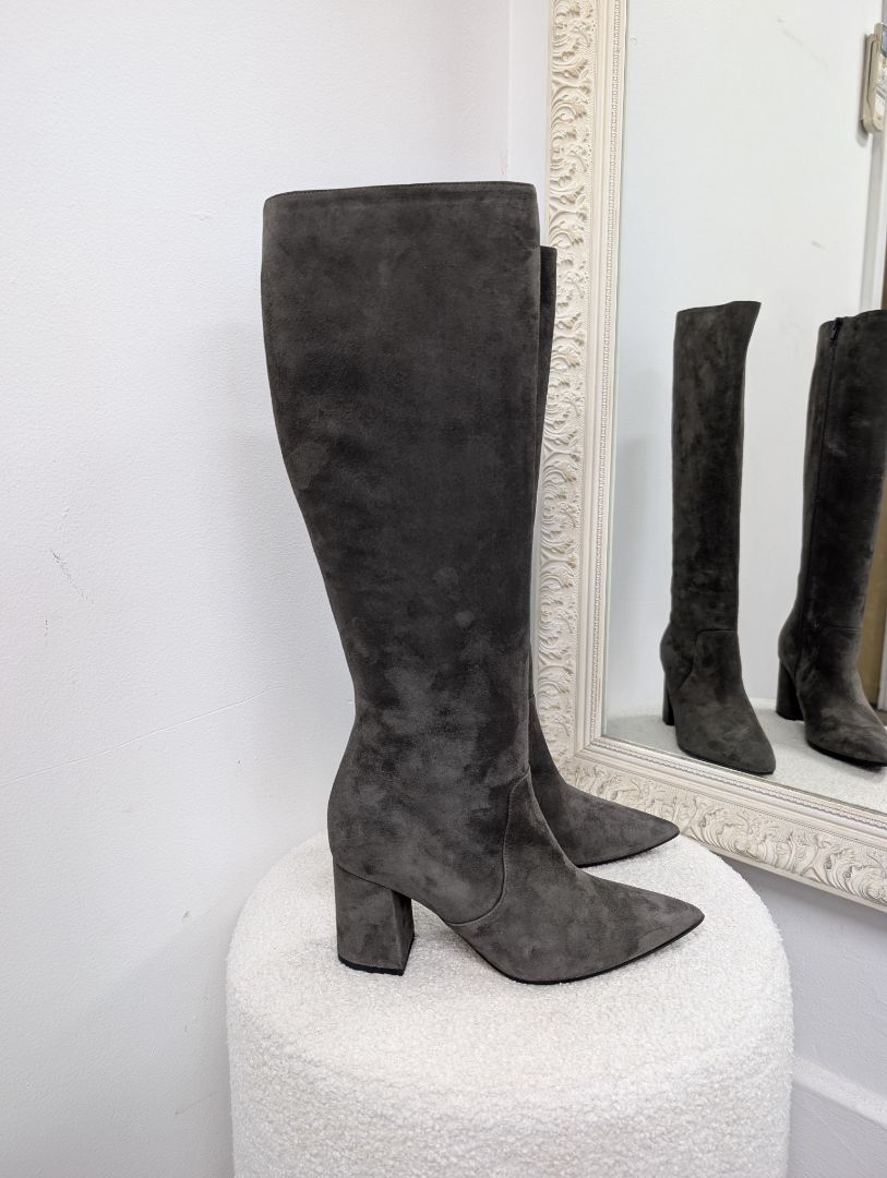 Fabio Rusconi Struzzo Grey Suede Boots. Size 39.