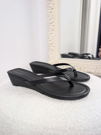 St. Agni Thong Wedge. Size 38.