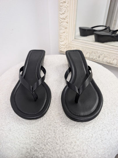 St. Agni Thong Wedge. Size 38.