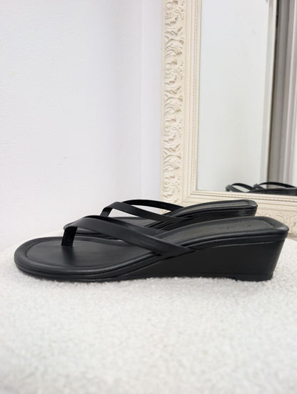 St. Agni Thong Wedge. Size 38.