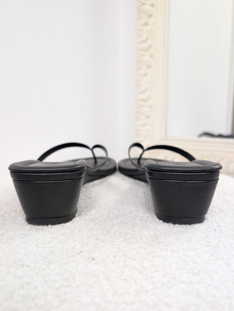 St. Agni Thong Wedge. Size 38.