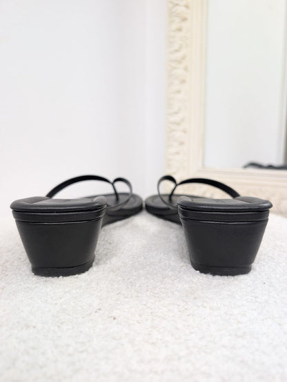 St. Agni Thong Wedge. Size 38.