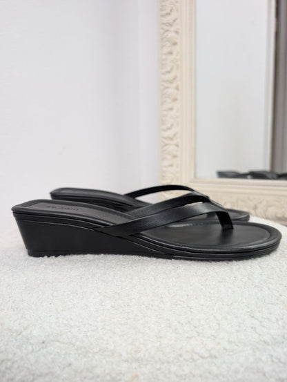 St. Agni Thong Wedge. Size 38.