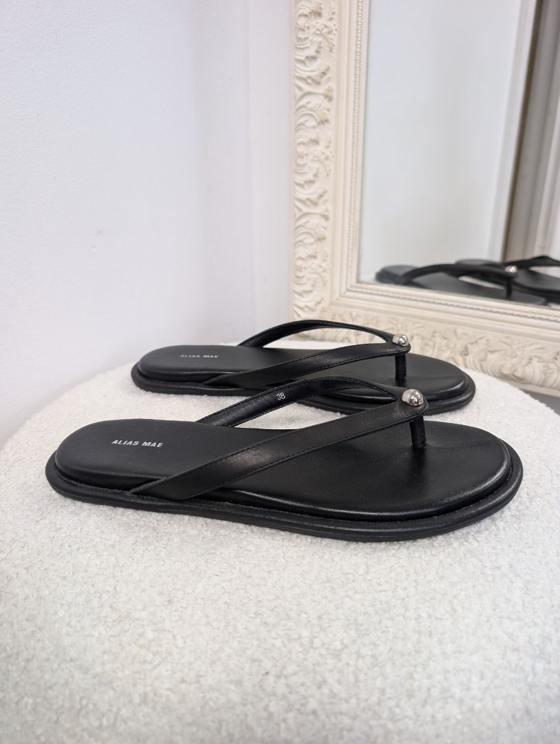 Alias Mae Tula Leather Thongs, Size 38.