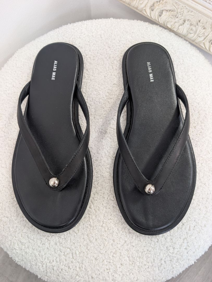 Alias Mae Tula Leather Thongs, Size 38.