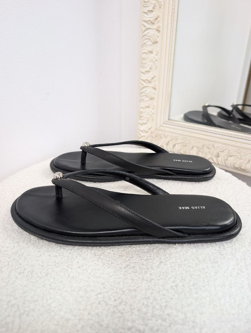 Alias Mae Tula Leather Thongs, Size 38.