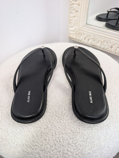 Alias Mae Tula Leather Thongs, Size 38.