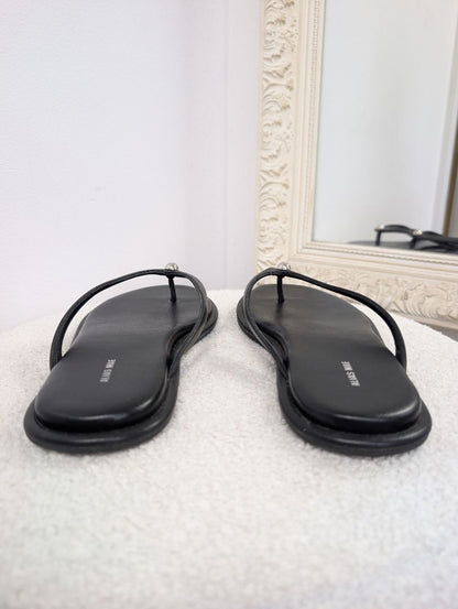 Alias Mae Tula Leather Thongs, Size 38.