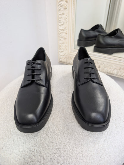 Emporio Armani Lace Up Derby Shoes. Size 38.
