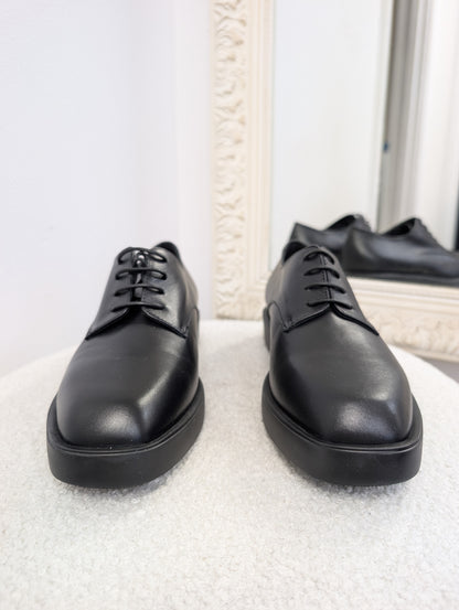 Emporio Armani Lace Up Derby Shoes. Size 38.