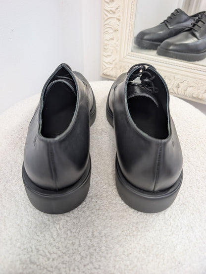 Emporio Armani Lace Up Derby Shoes. Size 38.