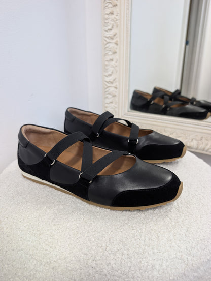 EOS Jasarae Sneakerina. Size 39.