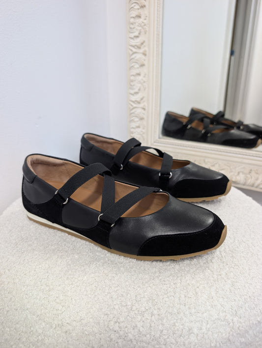 EOS Jasarae Sneakerina. Size 39.