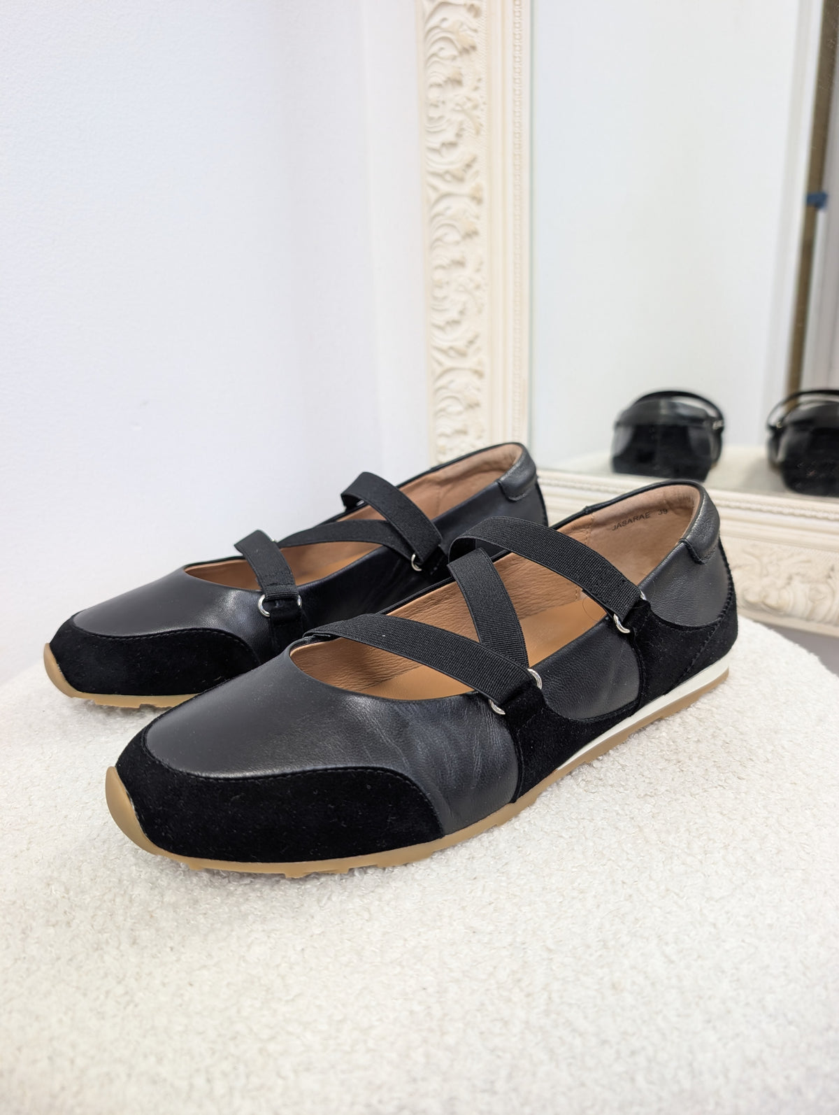 EOS Jasarae Sneakerina. Size 39.