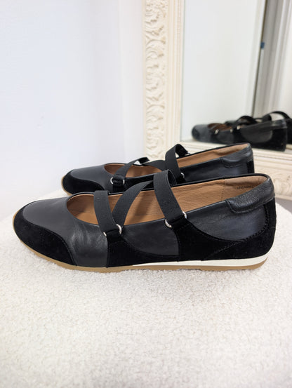 EOS Jasarae Sneakerina. Size 39.